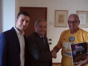 Il sindaco ha incontrato il maratoneta Alessandro Bellière