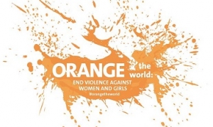 Campagna contro la violenza alle donne. Città illuminata di arancione